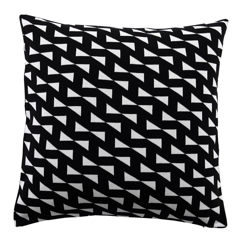 coussin-uppercase-noir-reglisse-ponio