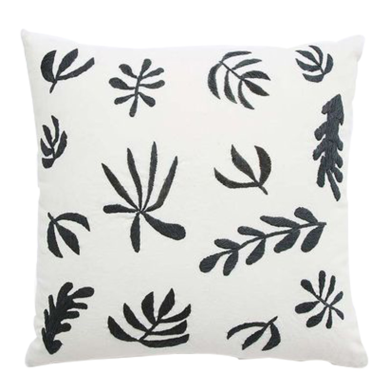 Coussin brodé, Urban Outfitters — Noir réglisse